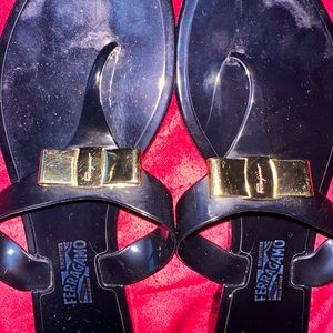 Salvatore Ferragamo Farelia Thong size 8